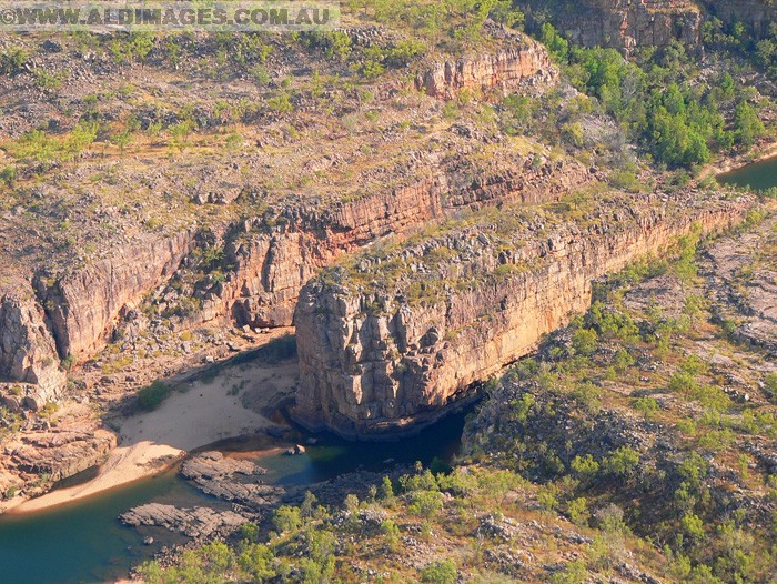 678x503 pixels (337K)